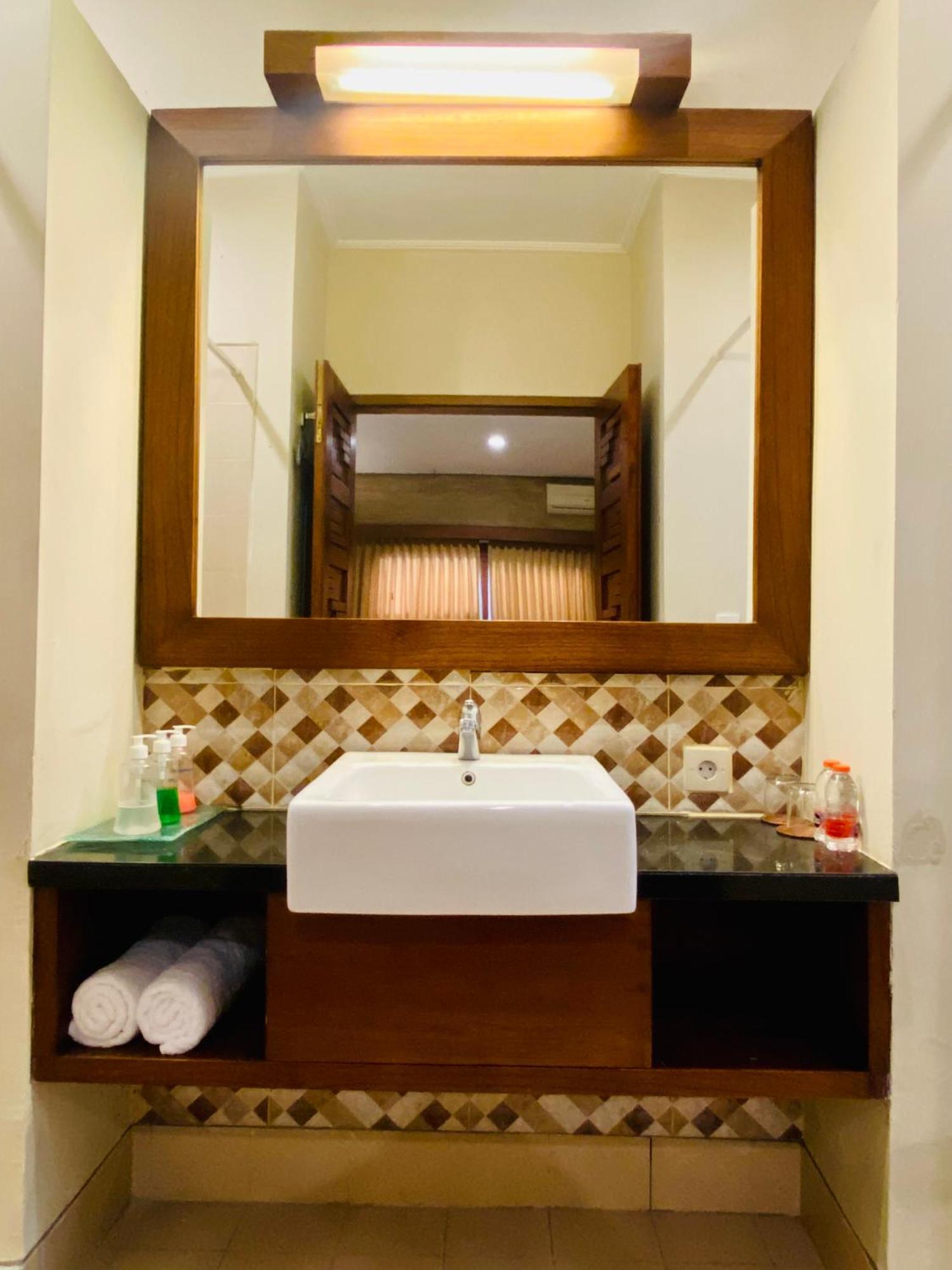 The Green Zhurga Suite Kerobokan  Exterior photo