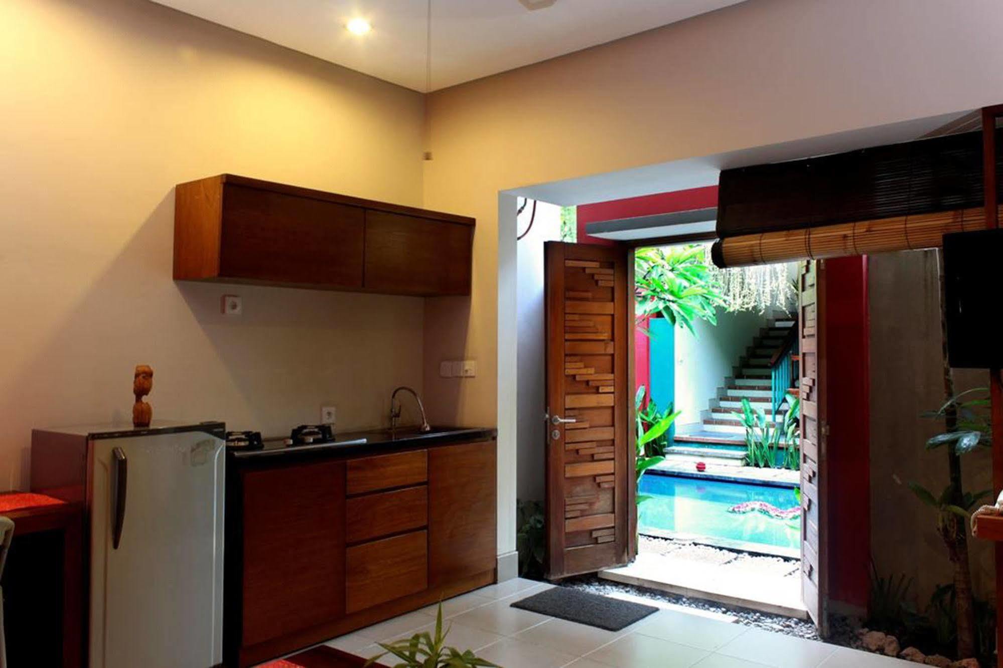 The Green Zhurga Suite Kerobokan  Exterior photo